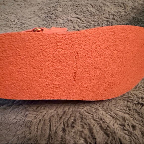 Tory Burch Pink Sandals with Gold Logo - Picture 4 of 5